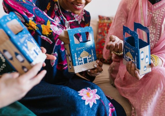 5 Adab yang Perlu Kamu Perhatikan Saat Lebaran