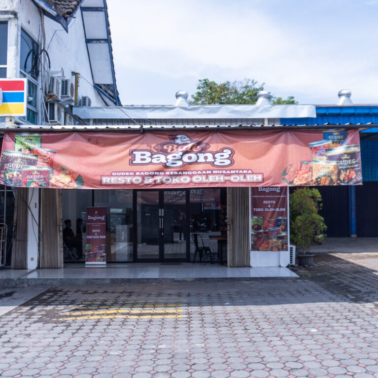 Bale Bagong: Resto Gudeg Jogja dan Pusat Oleh-Oleh Khas Yogyakarta